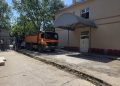 У току асфалтирање главног улаза и стаза у кругу СБПБ ,,Ковин“