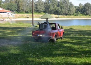 СУЗБИЈАЊЕ КОМАРАЦА СА ЗЕМЉЕ