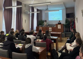 Млади у Ковину закорачили у свет финансија – одржана едукативна трибина