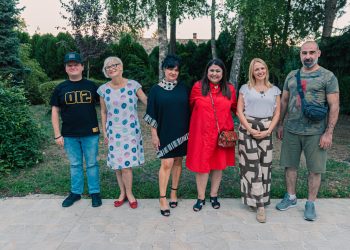 Није „Блуз у парку“, али је у библиотеци – Смак, филм, музика и сећање на једно време